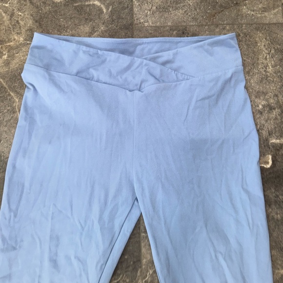 PrettyLittleThing Leggings Yoga Pants Light Blue Size 12 - Picture 2 of 4